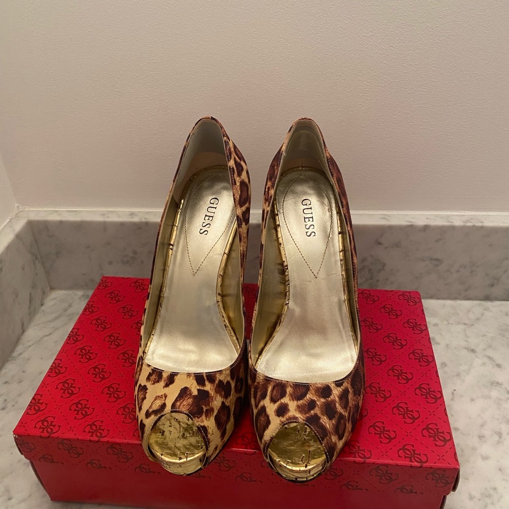 Guess Open Toe Leopard Print Heels Size 8 1/2 - image 4